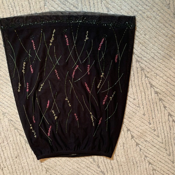 BCBG skirt with mild beading - Picture 5 of 6